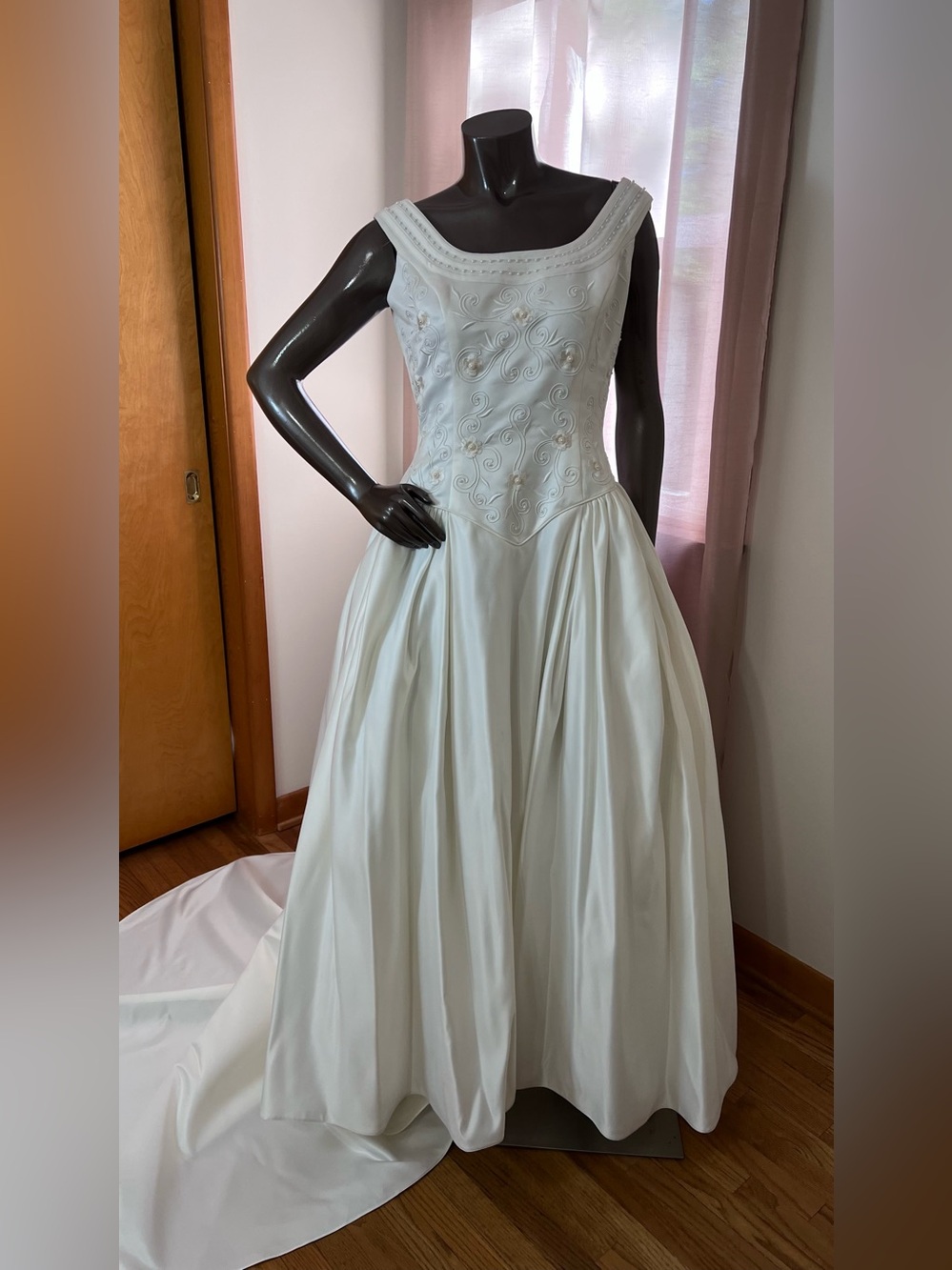 Michaelangelo RN84270 vintage ivory size 16 wedding dress